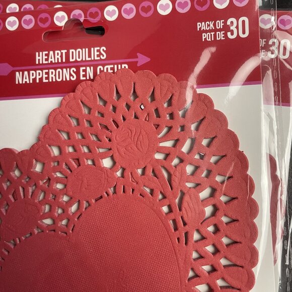 Red Heart Doilies Paper Romance Valentine's Day Ephemera 30 Plus Crafts mq Junk - Picture 2 of 2